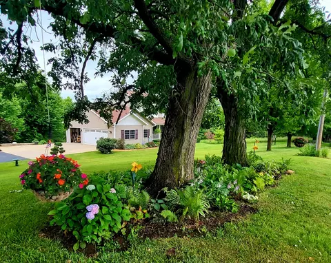 2238 N Bridge St, Lena, IL 61048