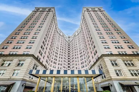 5555 N Sheridan Rd #1202, Chicago, IL 60640