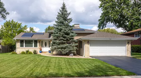 918 E Holly Way, Palatine, IL 60074