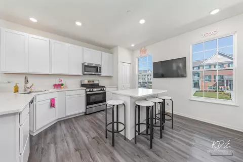Kitchen - 1663 Sager Way, Batavia, IL 60510 photo 3 of 3