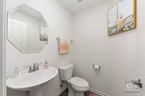 Bath - 1663 Sager Way, Batavia, IL 60510 photo 1 of 2