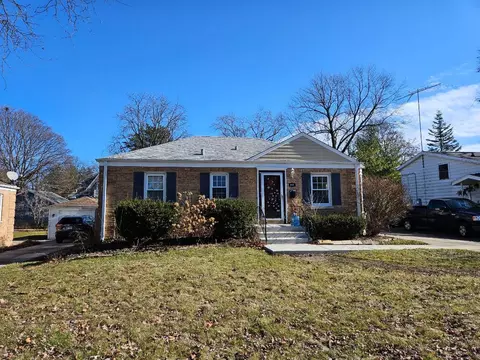 615 S Woodlawn St, Wheaton, IL 60187