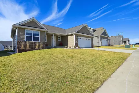 803 Cates Dr, Mahomet, IL 61853