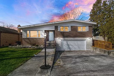 18730 Sherman St, Lansing, IL 60438