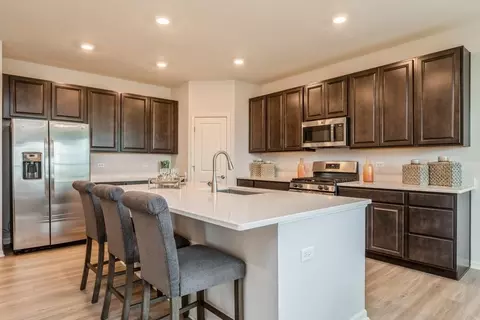 Kitchen - 336 W Point Cir, Algonquin, IL 60102 photo 2 of 3