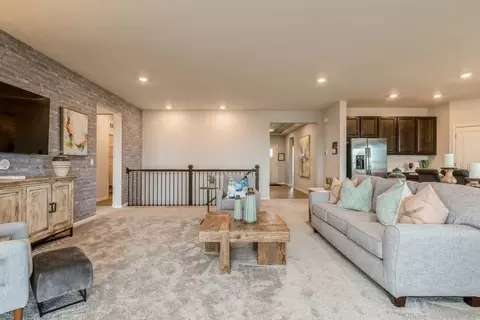 Living - 336 W Point Cir, Algonquin, IL 60102 photo 2 of 5