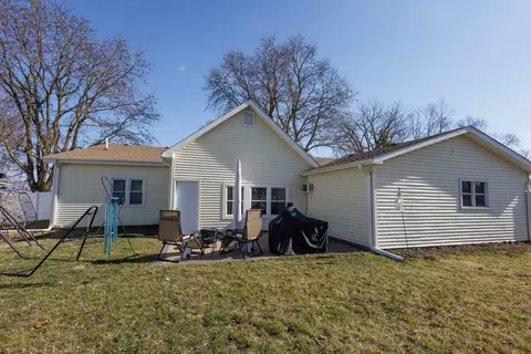 Exterior - 836 N Main Ave, Kankakee, IL 60901 photo 9 of 15
