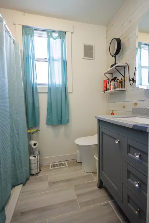 Bath - 836 N Main Ave, Kankakee, IL 60901 photo 3 of 5