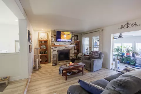 Living - 836 N Main Ave, Kankakee, IL 60901 photo 1 of 4