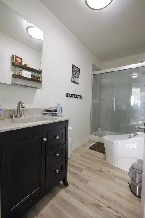 Bath - 836 N Main Ave, Kankakee, IL 60901 photo 1 of 5