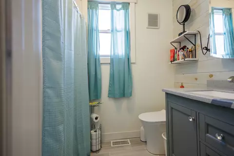 Bath - 836 N Main Ave, Kankakee, IL 60901 photo 4 of 5