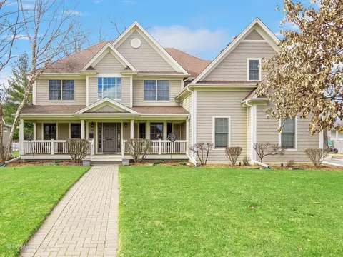 14 S Grant St, Westmont, IL 60559