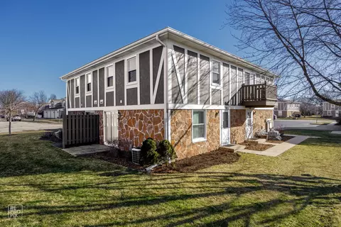 1050 Hampton Hbr #1050, Schaumburg, IL 60193