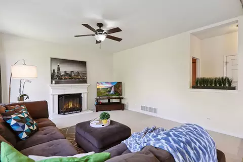 2028 Stephen St, Aurora, IL 60502 photo 3