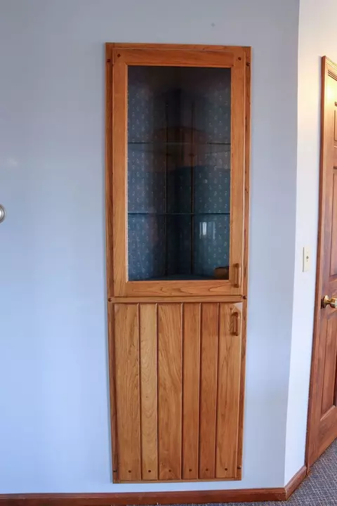 Entry Way - 305 E High St, Morrison, IL 61270 photo 1 of 3