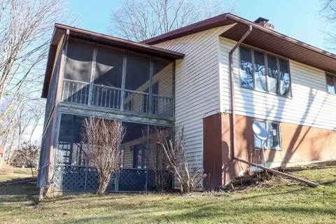 Exterior - 305 E High St, Morrison, IL 61270 photo 15 of 16