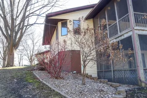 Exterior - 305 E High St, Morrison, IL 61270 photo 13 of 16