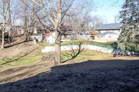 Exterior - 305 E High St, Morrison, IL 61270 photo 11 of 16