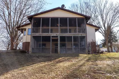 Exterior - 305 E High St, Morrison, IL 61270 photo 14 of 16