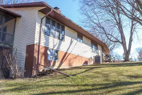 Exterior - 305 E High St, Morrison, IL 61270 photo 16 of 16