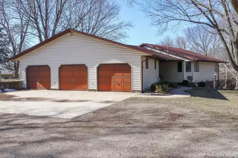 Exterior - 305 E High St, Morrison, IL 61270 photo 2 of 16