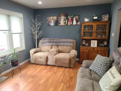 Bedroom - 6806 Maple Ct, Bridgeview, IL 60455 photo 1 of 8