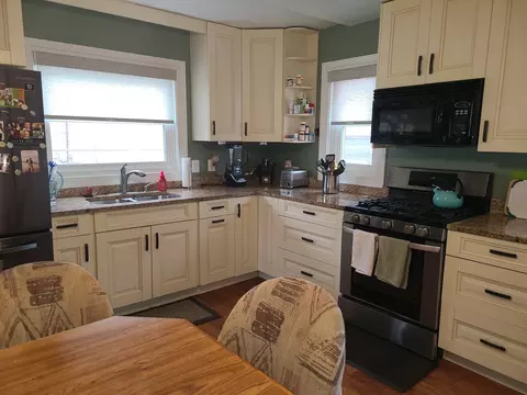 Kitchen - 6806 Maple Ct, Bridgeview, IL 60455 photo 2 of 3