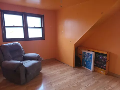 Living - 6806 Maple Ct, Bridgeview, IL 60455 photo 2 of 5