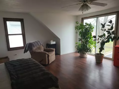 Living - 6806 Maple Ct, Bridgeview, IL 60455 photo 4 of 5