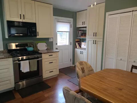 Kitchen - 6806 Maple Ct, Bridgeview, IL 60455 photo 1 of 3