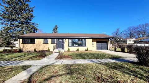 901 Sylviawood Ave, Park Ridge, IL 60068