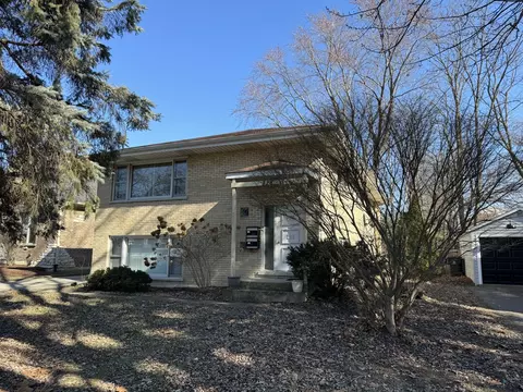 828 N Sleight St, Naperville, IL 60563