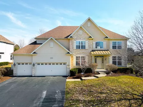 2353 Schrader Ln, North Aurora, IL 60542