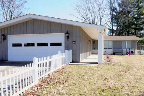1004 Marietta Dr, Mahomet, IL 61853
