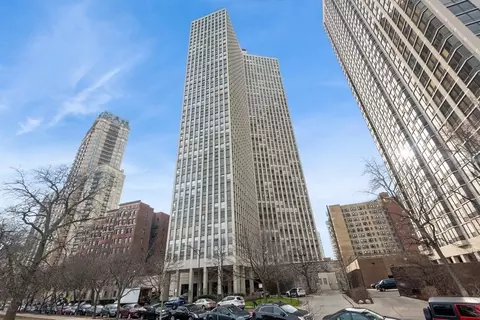 2626 N Lakeview Ave #609, Chicago, IL 60614