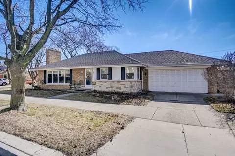4533 Keeney St, Skokie, IL 60076
