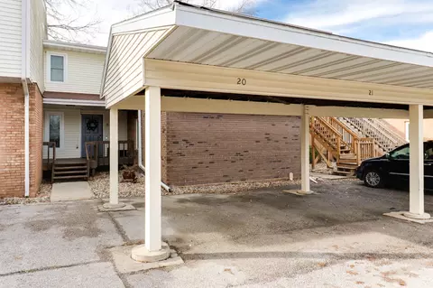 903 N Linden St #C20, Normal, IL 61761