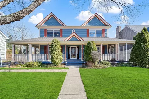 933 Willow Creek Rd, West Chicago, IL 60185