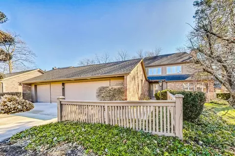 2494 Tall Oaks Dr, Elgin, IL 60123