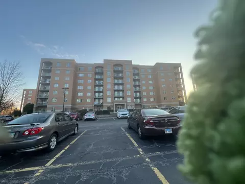 6807 N Milwaukee Ave #203, Niles, IL 60714
