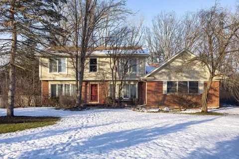 2640 Crestwood Ln, Riverwoods, IL 60015