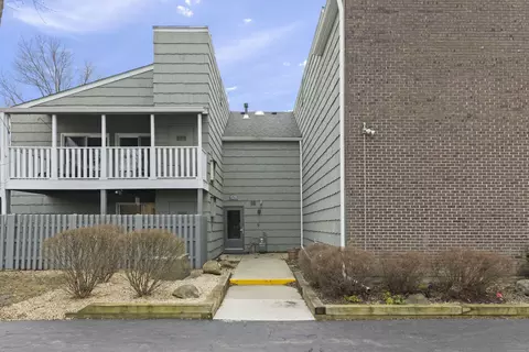 1520 Stonebridge Trl #1-3, Wheaton, IL 60189