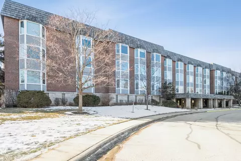 400 Thames Pkwy #3M, Park Ridge, IL 60068