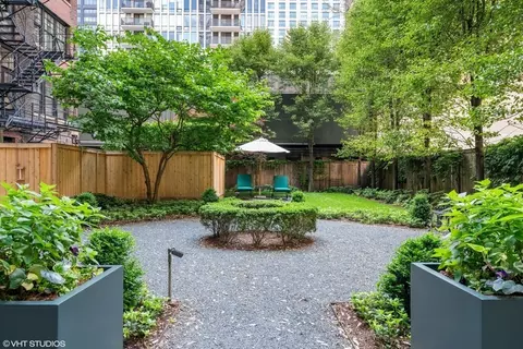 Exterior - 230 E Delaware Pl #7W, Chicago, IL 60611 photo 4 of 5