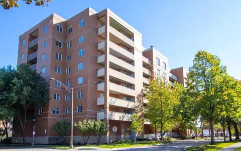 435 William St #210, River Forest, IL 60305