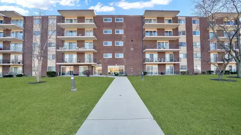 5300 Walnut Ave #9D, Downers Grove, IL 60515