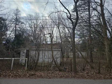 28241 W Greenwood Ave, Spring Grove, IL 60081