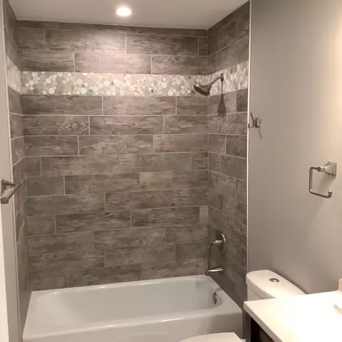 Bath - 4404 Elmleaf Dr, Mchenry, IL 60051 photo 3 of 7