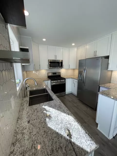 Kitchen - 4404 Elmleaf Dr, Mchenry, IL 60051 photo 3 of 3