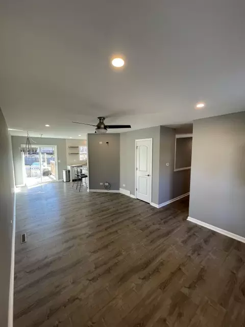 Living - 4404 Elmleaf Dr, Mchenry, IL 60051 photo 1 of 2